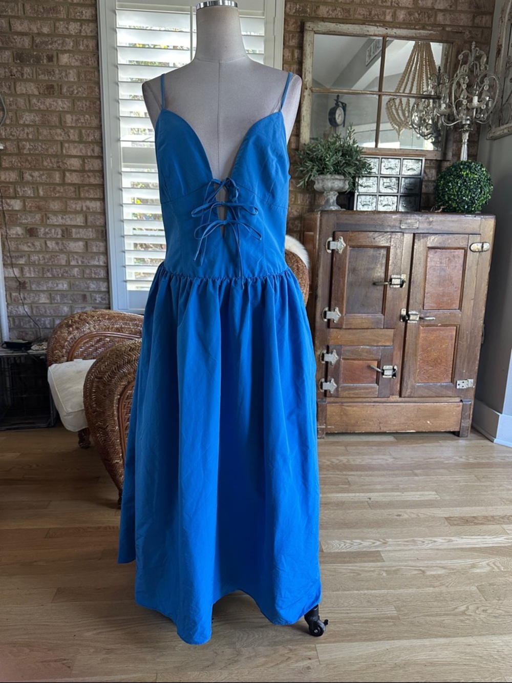 ENDLESS ROSE FRONT TIE MIDI DRESS MEDIUM NEW